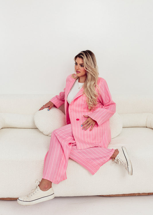 🩷 Barbie Boss – Pink × White