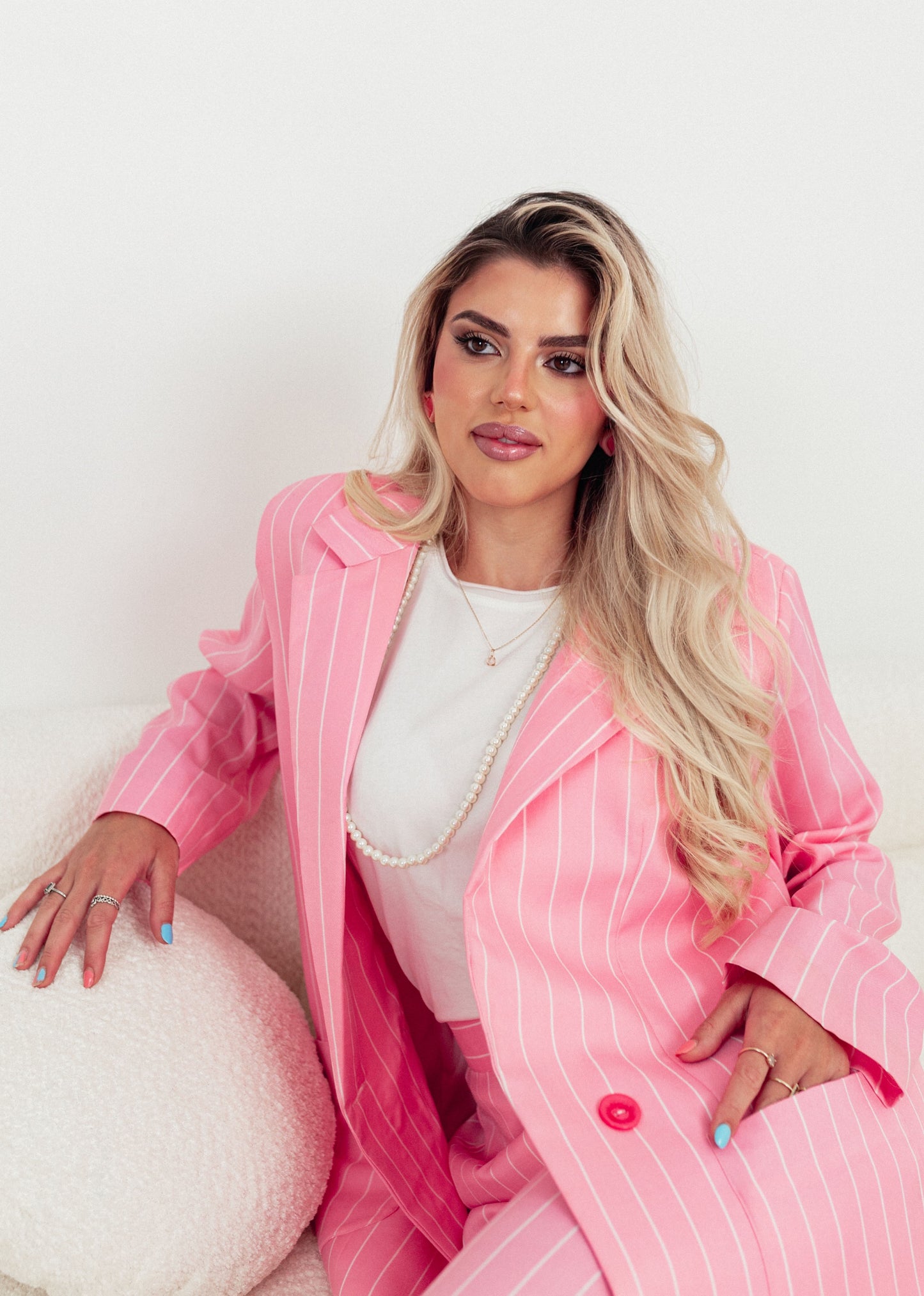 🩷 Barbie Boss – Pink × White